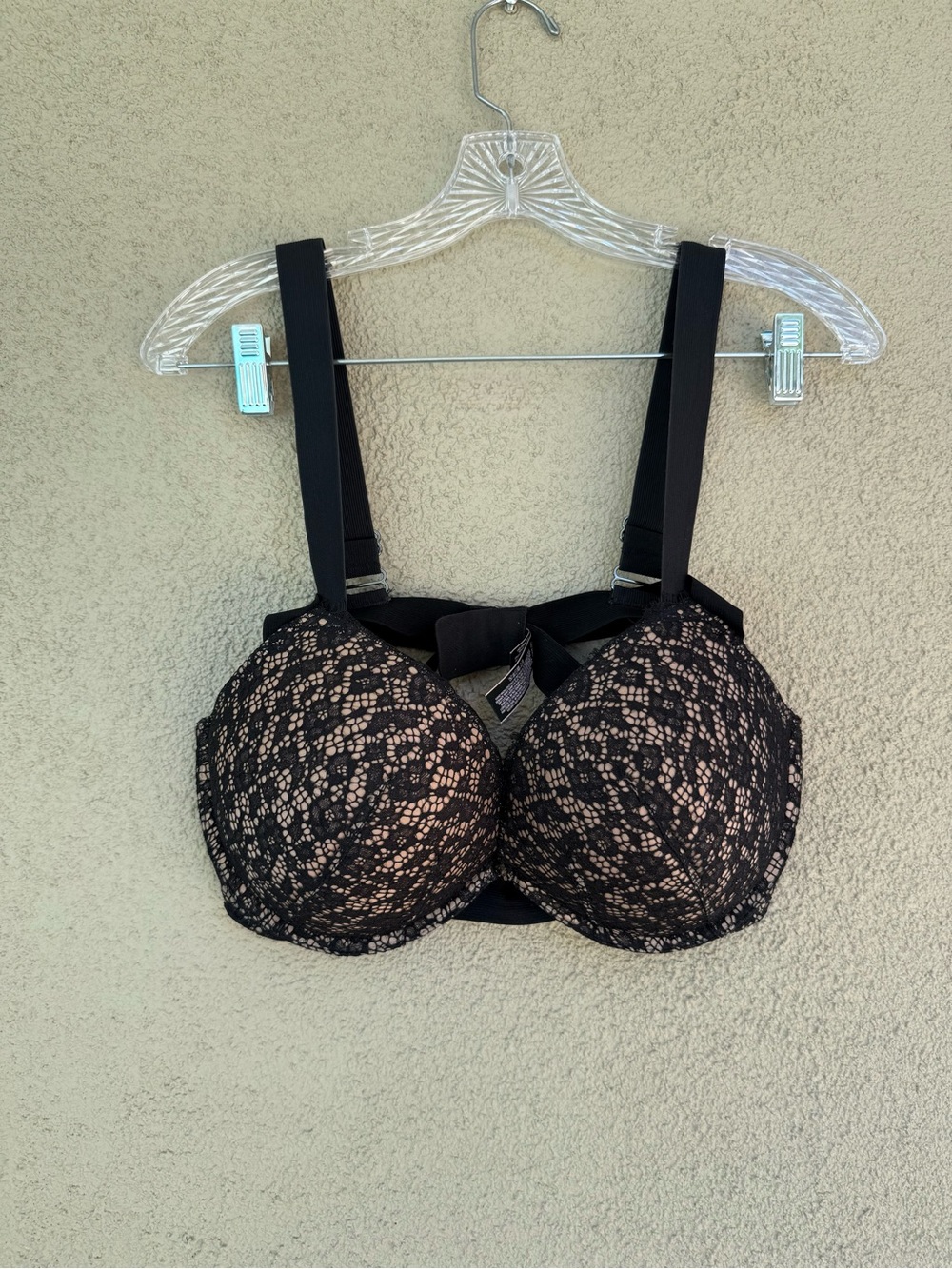 Victoria's Secret very sexy push-up/ pigeonnant, Strappy lace bra